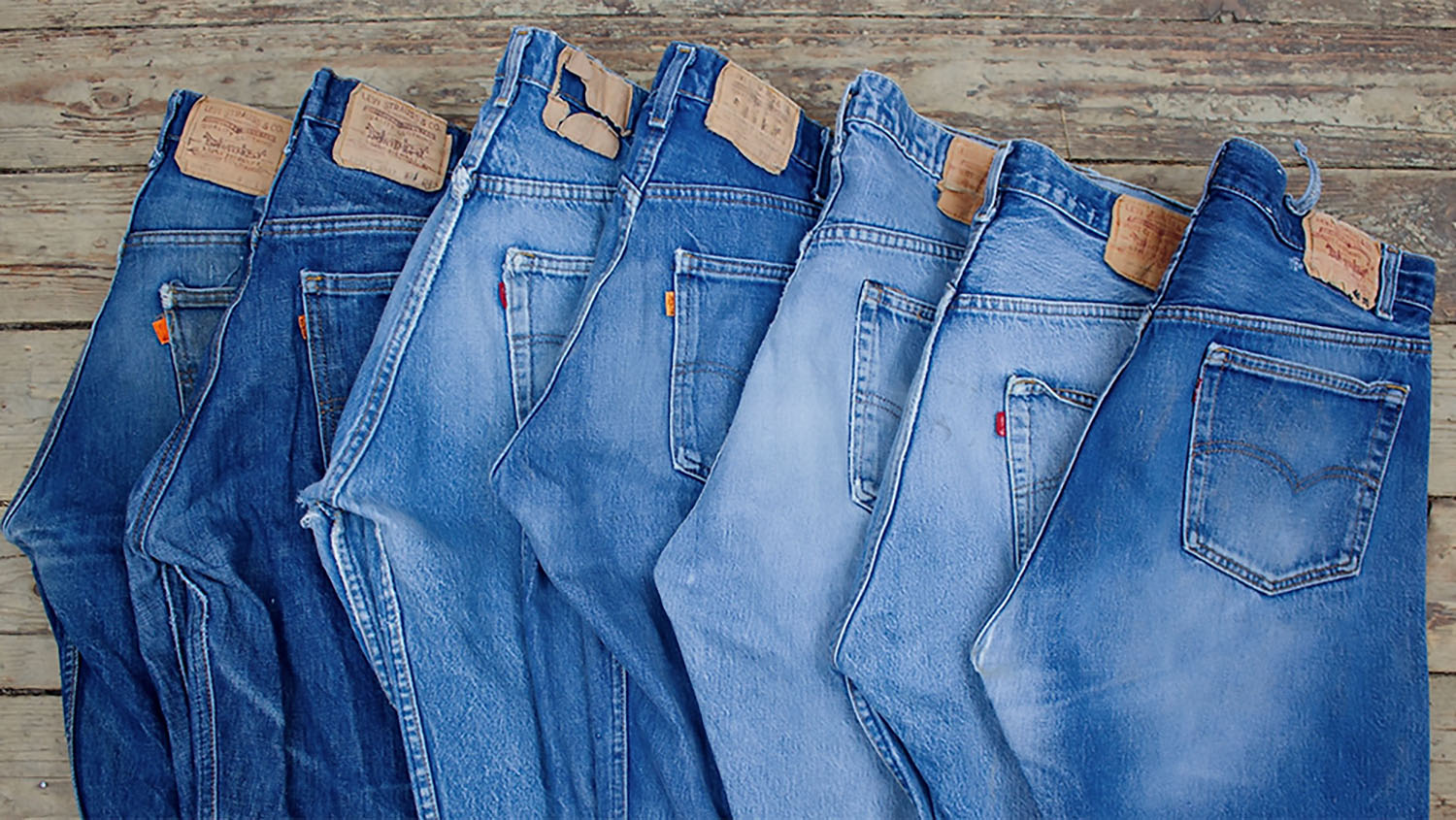 Array of Levis JeansRoe Vintage